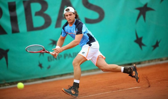 an-interview-with-la-clase-baja-del-tenis-young-player