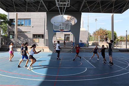 Thumbnail basketball training for international students in Spain