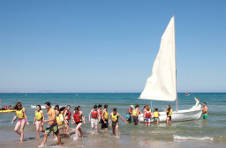 Thumbnail students sailing on a sailing boat in Alicante