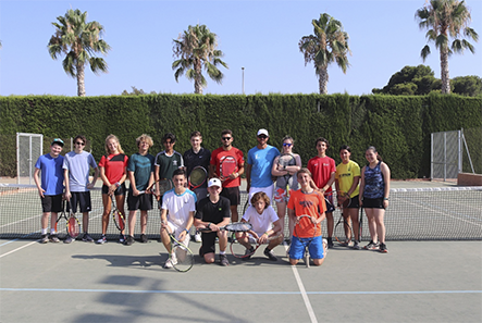 Thumbnail international students training on our Alicante tennis courts